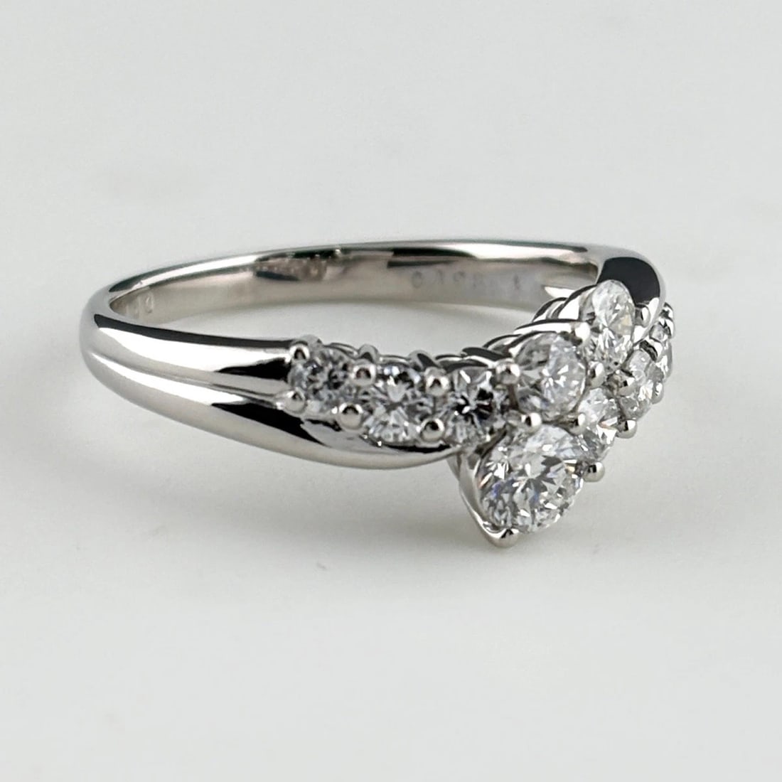 MELEE DIAMOND DESIGN RING PLATINUM RING PT900 DIAMOND: Melee Diamond Design Ring Platinum Ring Pt900 Diamond Brand: Unbranded Type/Style: Ring Material: Pt900, Main Stone Natural Color: None Size: US8 Accessories: None Accessories Notice: When purchasing