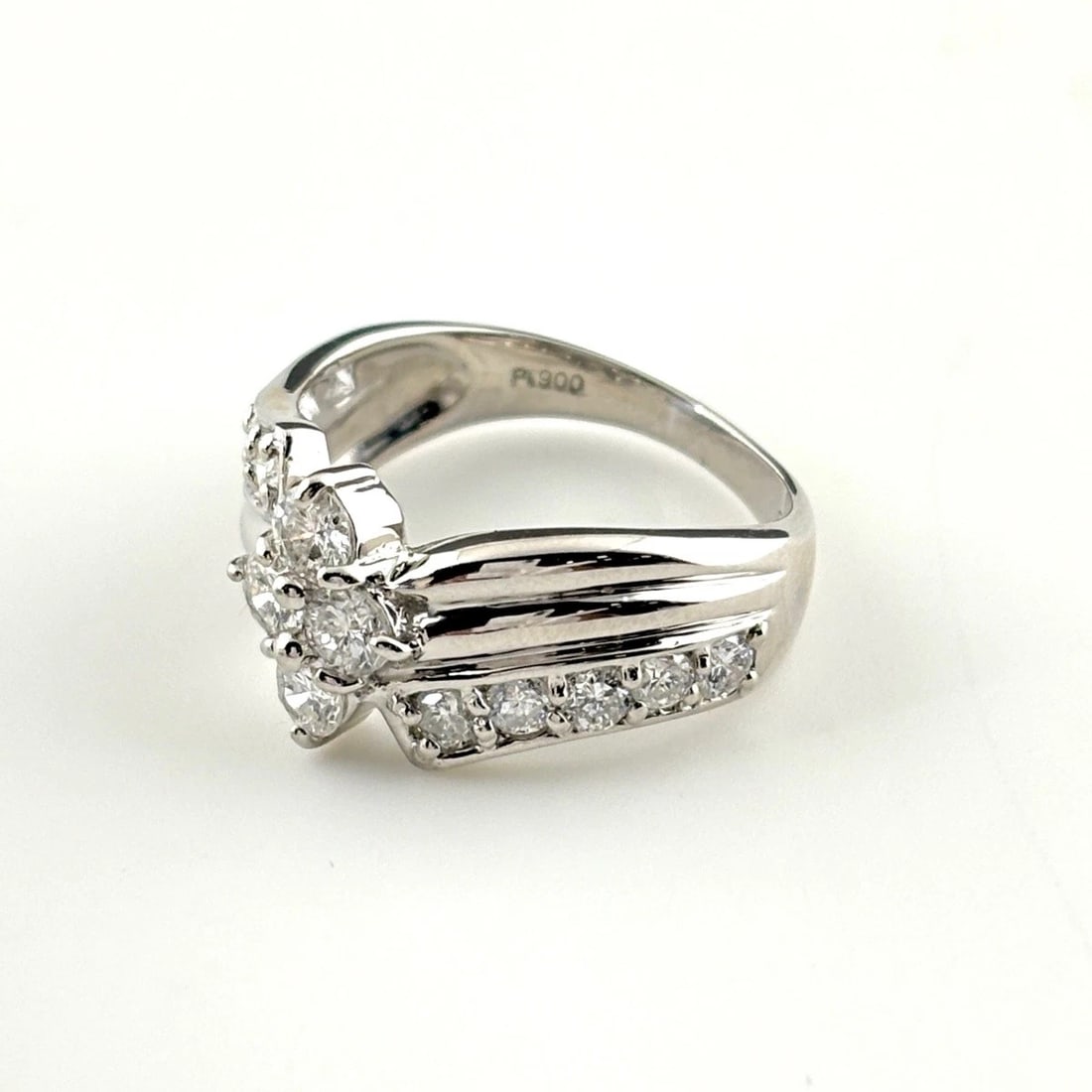 MELEE DIAMOND DESIGN RING PLATINUM RING: Melee Diamond Design Ring Platinum Ring Brand: Unbranded Type/Style: Ring Material: Pt900, Main Stone Natural Color: None Size: US6.5 Accessories: None Accessories Notice: When purchasing pre-owned