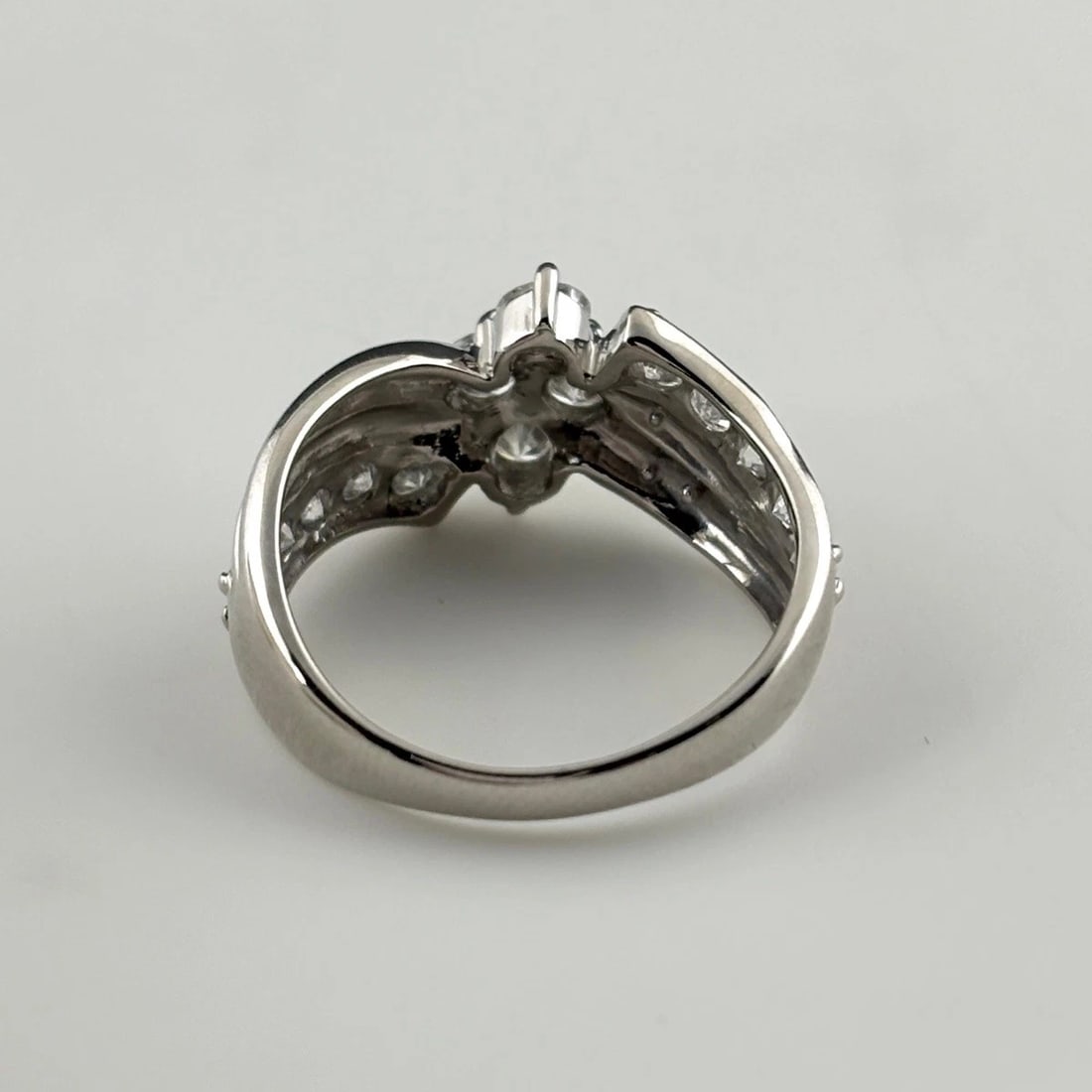 MELEE DIAMOND DESIGN RING PLATINUM RING - 3