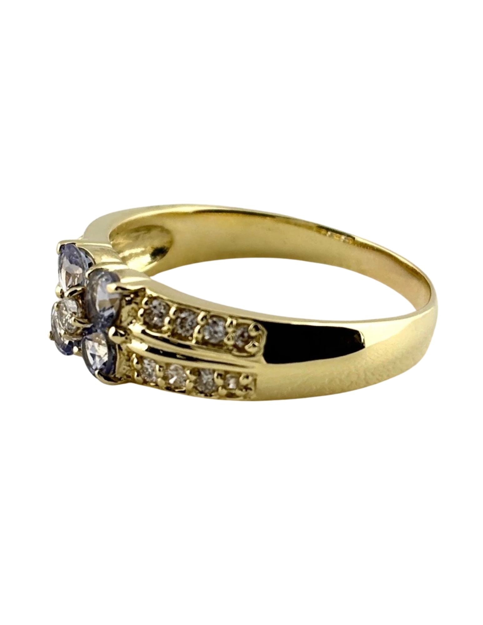 FLOWER MOTIF DESIGN RING YG RING MELEE DIAMOND FLOWER RING: Flower Motif Design Ring Yg Ring Melee Diamond Flower Ring Brand: Unbranded Type/Style: Ring Material: 18K YG, Main Stone Natural Color: YG Size: US8 Accessories: None Accessories Notice: When