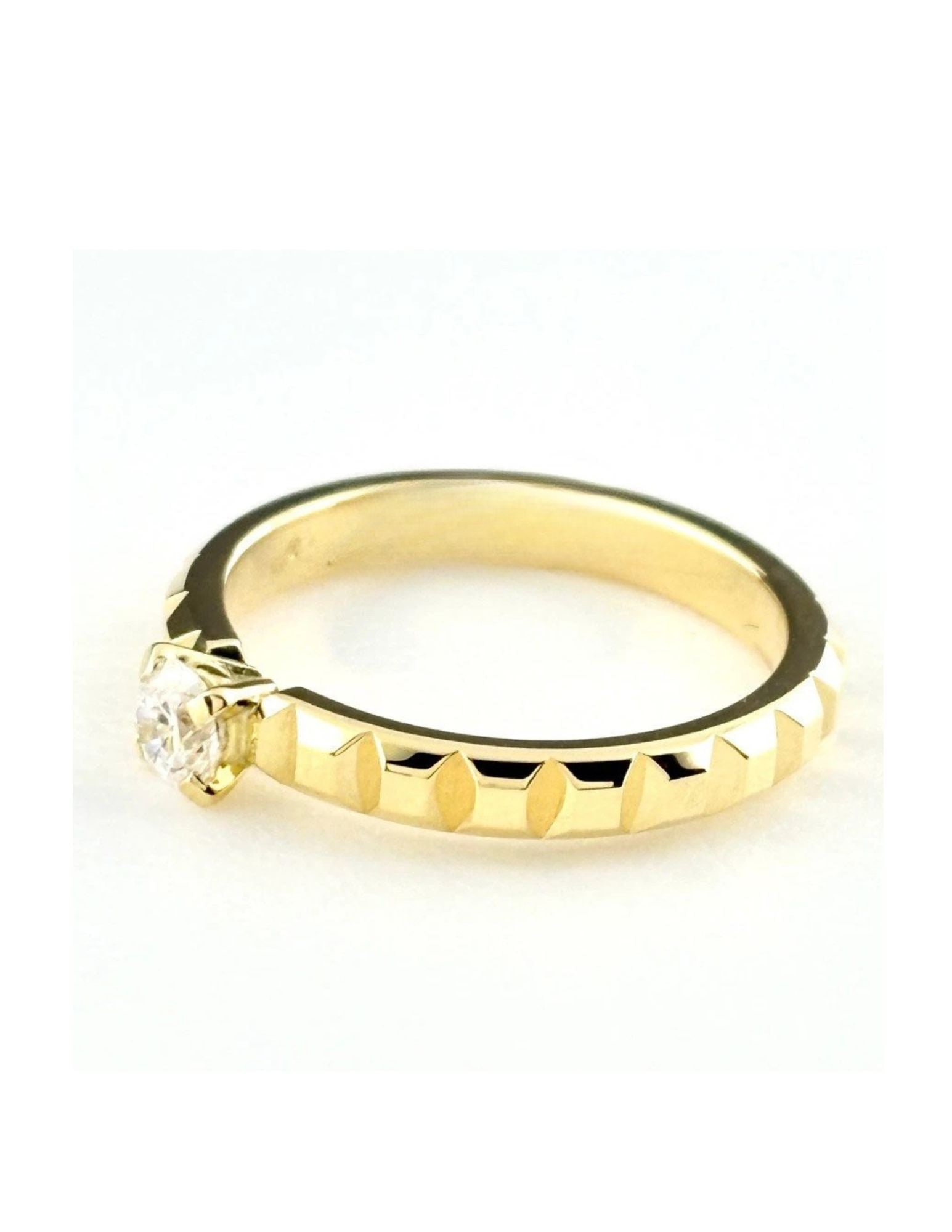 BOUCHERON QUATRE CLOU DE PARIS SOLITAIRE YG DIAMOND RING: Boucheron Quatre Clou De Paris Solitaire Yg Diamond Ring Brand: Boucheron Type/Style: Ring Material: 750YG, Main Stone Natural Color: YG Size: US5 to 5.5 Accessories: None Accessories Notice: When