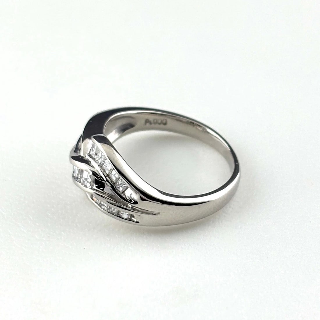 MELEE DIAMOND DESIGN RING PLATINUM RING PT900 DIAMOND: Melee Diamond Design Ring Platinum Ring Pt900 Diamond Brand: Unbranded Type/Style: Ring Material: Pt900, Main Stone Natural Color: None Size: US5 Accessories: None Accessories Notice: When purchasing