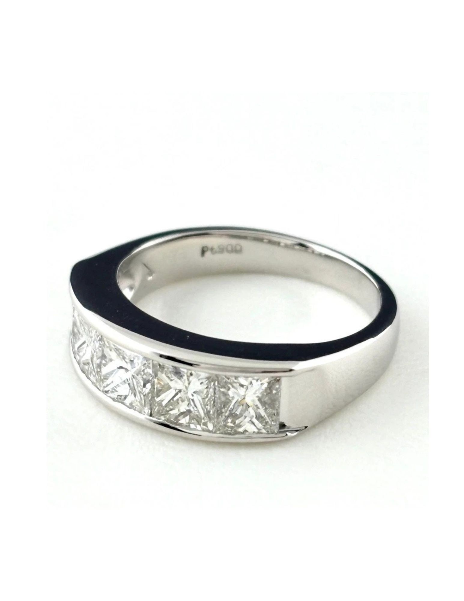 MELEE DIAMOND PLATINUM RING: Melee Diamond Platinum Ring Brand: Unbranded Type/Style: Ring Material: Pt900, Main Stone Natural Color: None Size: US5.5 to 6 Accessories: None Accessories Notice: When purchasing pre-own