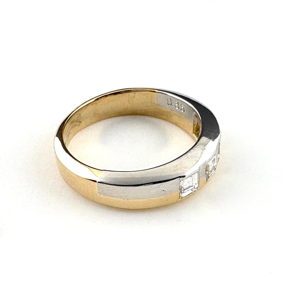 MELEE DIAMOND DESIGN RING YG PLATINUM RING: Melee Diamond Design Ring Yg Platinum Ring Brand: Unbranded Type/Style: Ring Material: 18K YG, Main Stone Natural Color: YG Size: US4 to 4.5 Accessories: None Accessories Notice: When purchasing