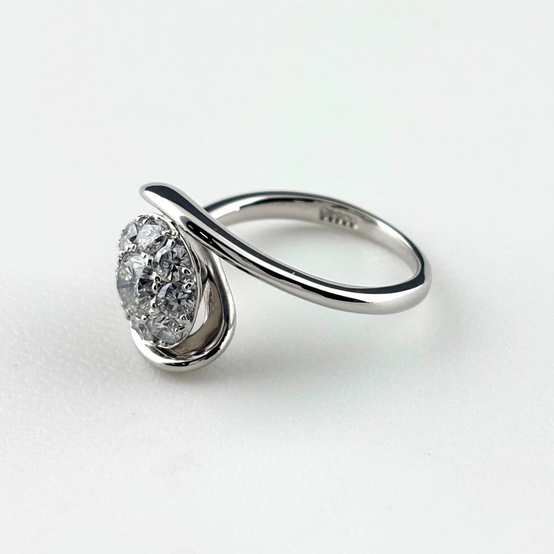 MELEE DIAMOND DESIGN RING PLATINUM RING PT900 DIAMOND: Melee Diamond Design Ring Platinum Ring Pt900 Diamond Brand: Unbranded Type/Style: Ring Material: Pt900, Main Stone Natural Color: None Size: US5 Accessories: None Accessories Notice: When purchasing