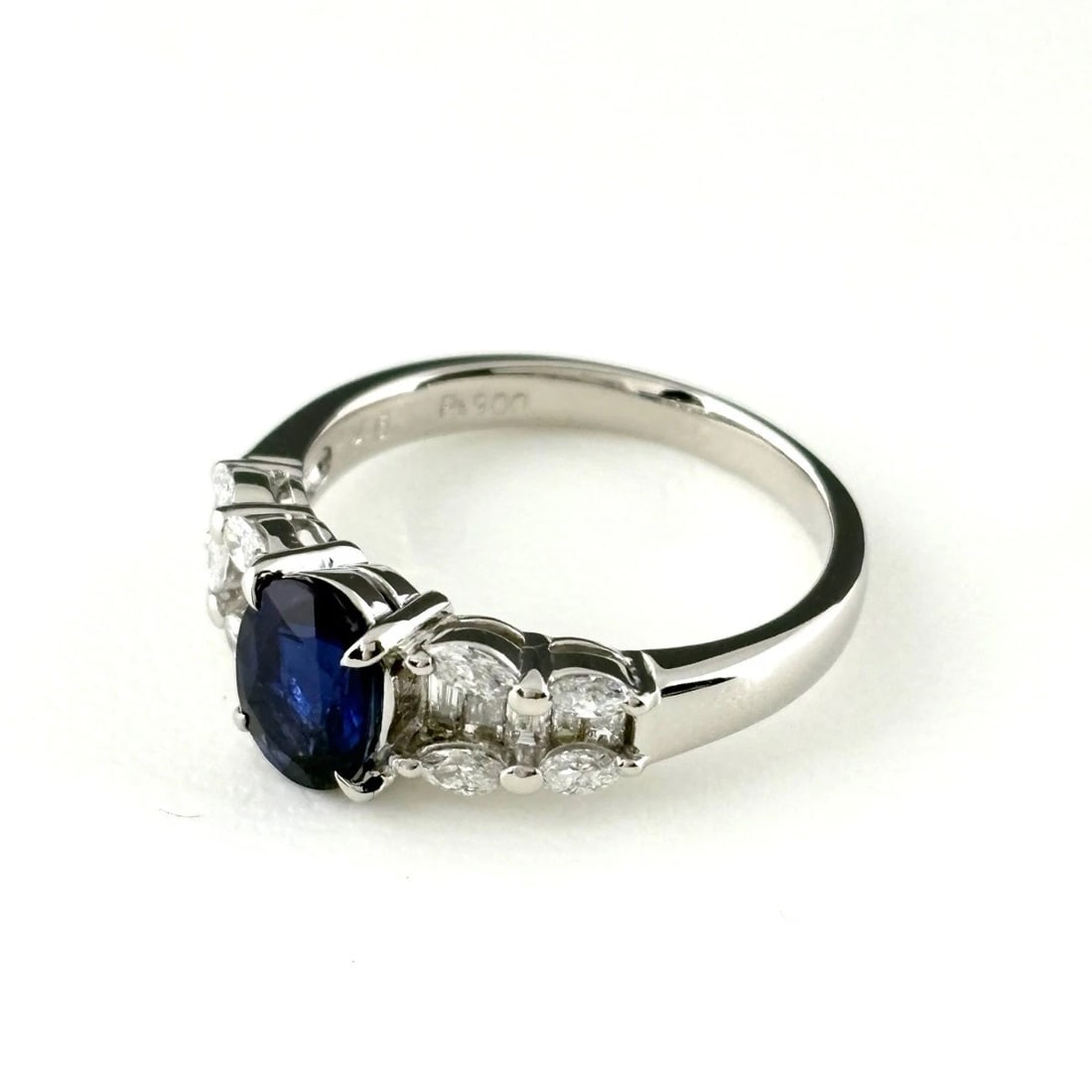 SAPPHIRE DESIGN RING PLATINUM MELEE DIAMOND RING: Sapphire Design Ring Platinum Melee Diamond Ring Brand: Unbranded Type/Style: Ring Material: Pt900, Main Stone Sapphire /Secondary Stone:Natural Color: None Size: US7.5 to 8 Accessories: None