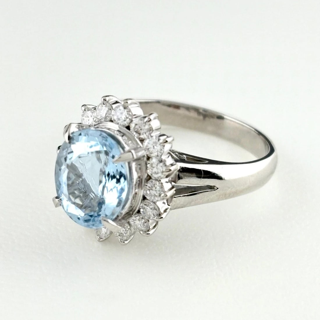 AQUAMARINE DESIGN RING PLATINUM MELEE DIAMOND RING: Aquamarine Design Ring Platinum Melee Diamond Ring Brand: Unbranded Type/Style: Ring Material: Pt900, Main Stone Aquamarine /Secondary Stone:Natural Color: None Size: US6 to 6.5 Accessories: None