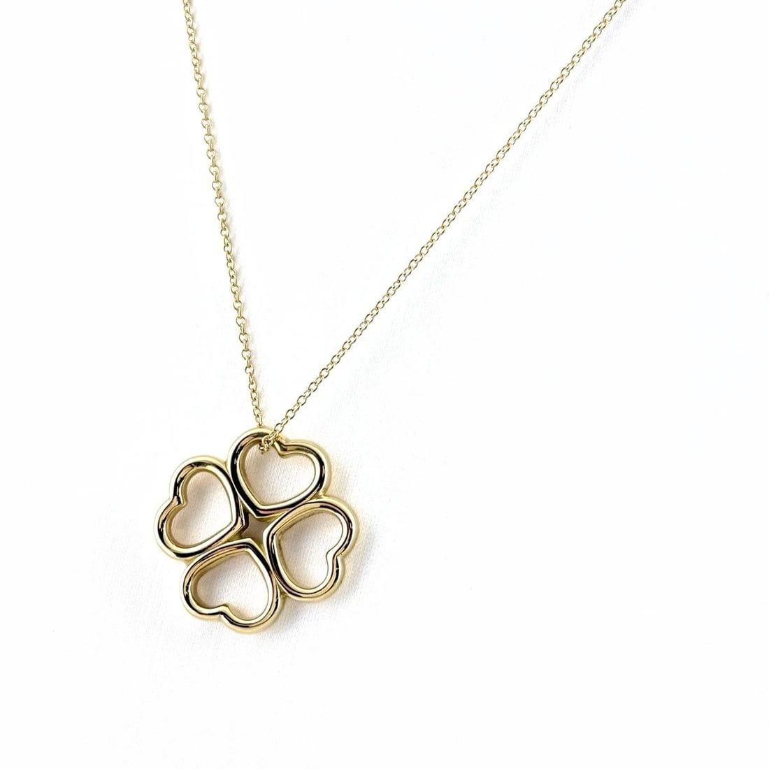 TIFFANY&CO. CLOVER HEART NECKLACE YG PENDANT: Tiffany&Co. Clover Heart Necklace Yg Pendant Brand: TIFFANY&Co. Type/Style: Necklace Material: 750YG, Main Stone None Color: YG Size: 19.3x19.3mm(0.8") Accessories: None Accessories Notice: When