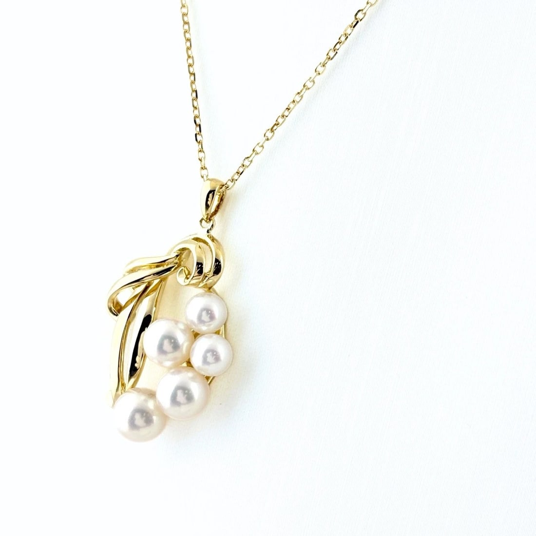 MIKIMOTO PEARL NECKLACE YG PENDANT PEARL NECKLACE: Mikimoto Pearl Necklace Yg Pendant Pearl Necklace Brand: MIKIMOTO Type/Style: Necklace Material: 18K YG , Main Stone Natural Color: YG Size: 31.4x17.9mm(1.2") Accessories: None Accessories Notice: