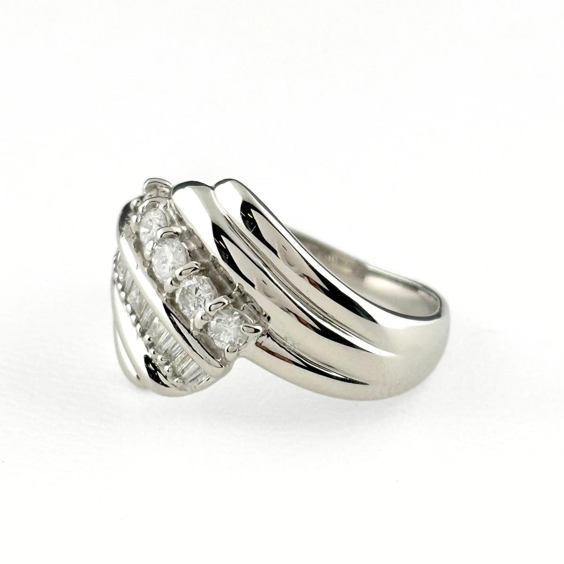 MELEE DIAMOND DESIGN RING PLATINUM RING PT900 DIAMOND: Melee Diamond Design Ring Platinum Ring Pt900 Diamond Brand: Unbranded Type/Style: Ring Material: Pt900, Main Stone Natural Color: None Size: US5.5 to 6 Accessories: None Accessories Notice: When