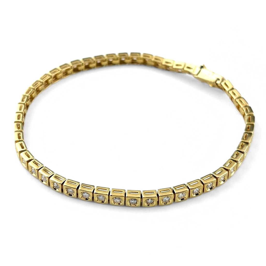 MELEE DIAMOND DESIGN BRACELET YG BANGLES BRACELET: Melee Diamond Design Bracelet Yg Bangles Bracelet Brand: Unbranded Type/Style: Bracelet Material: 18K YG, Main Stone Natural Color: YG Size: 17.5cm(6.9") Accessories: None Accessories Notice: When