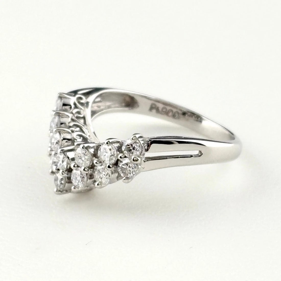 MELEE DIAMOND DESIGN RING PLATINUM RING PT900 DIAMOND: Melee Diamond Design Ring Platinum Ring Pt900 Diamond Brand: Unbranded Type/Style: Ring Material: Pt900, Main Stone Natural Color: None Size: US4.5 to 5 Accessories: None Accessories Notice: When