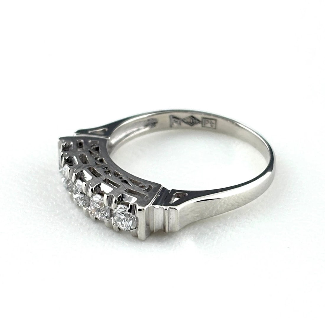 MELEE DIAMOND DESIGN RING PLATINUM RING PT900 DIAMOND: Melee Diamond Design Ring Platinum Ring Pt900 Diamond Brand: Unbranded Type/Style: Ring Material: Pt900, Main Stone Natural Color: None Size: US5 Accessories: None Accessories Notice: When purchasing