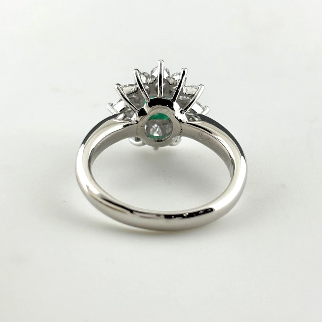 EMERALD DESIGN RING PLATINUM MELEE DIAMOND RING - 3