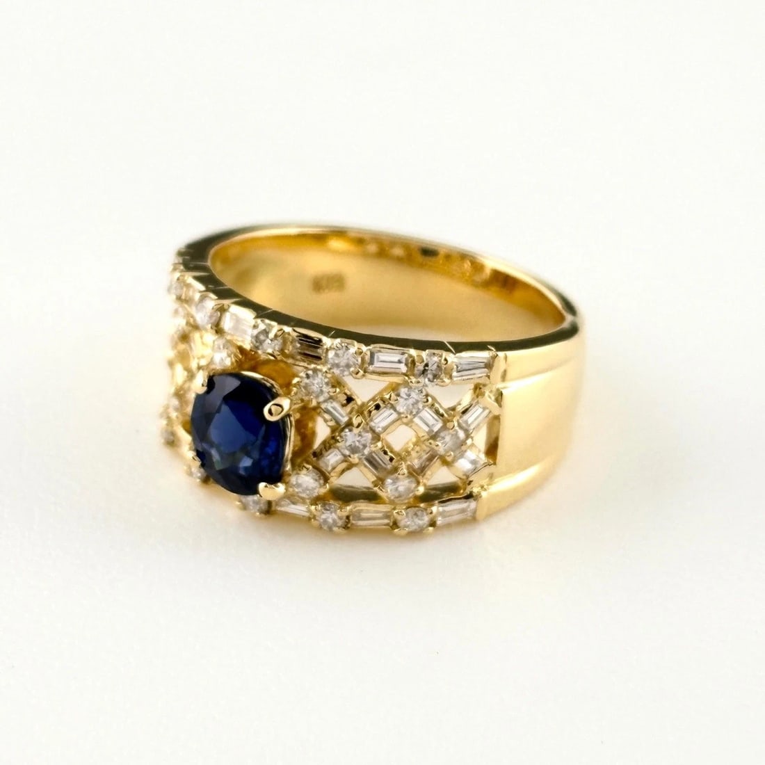 SAPPHIRE DESIGN RING YG MELEE DIAMOND RING (1 of 3)