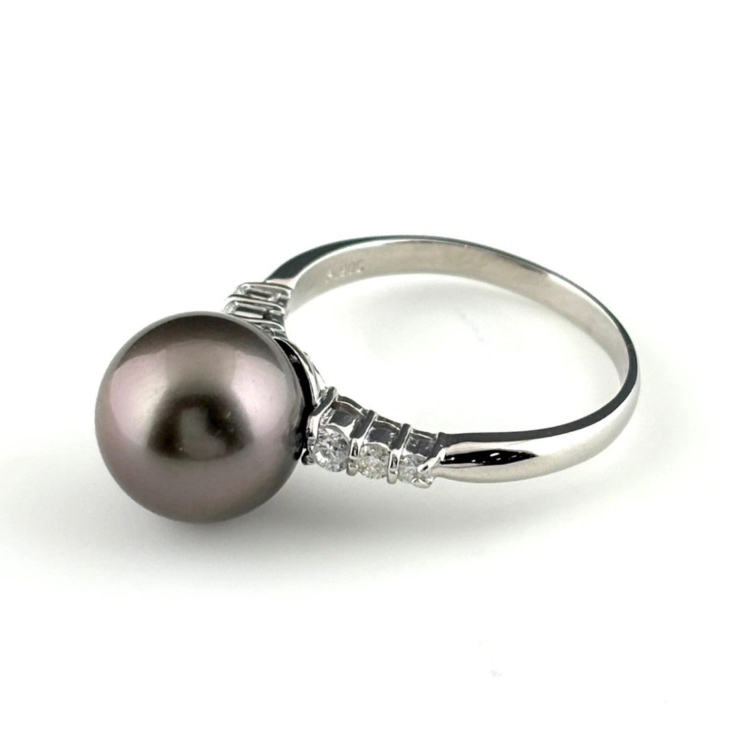 PEARL DESIGN RING PLATINUM RING MELEE DIAMOND PEARL RING: Pearl Design Ring Platinum Ring Melee Diamond Pearl Ring Brand: Unbranded Type/Style: Ring Material: Pt900, Main Stone Pearl /Secondary Stone:Natural Color: None Size: US8 Accessories: None