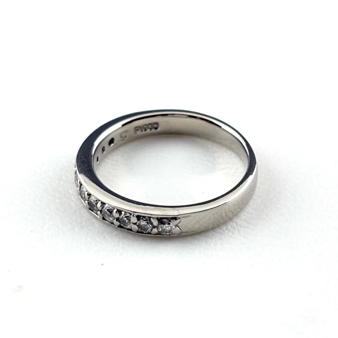 MELEE DIAMOND DESIGN RING PLATINUM RING PT900 DIAMOND: Melee Diamond Design Ring Platinum Ring Pt900 Diamond Brand: Unbranded Type/Style: Ring Material: Pt900, Main Stone Natural Color: None Size: US4.5 to 5 Accessories: None Accessories Notic