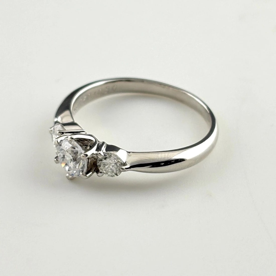 DIAMOND DESIGN RING PLATINUM MELEE DIAMOND RING PT900 (1 of 3)