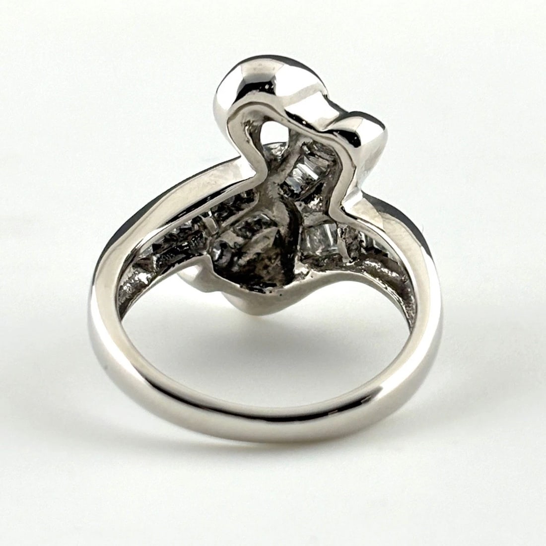 MELEE DIAMOND DESIGN RING PLATINUM RING - 4