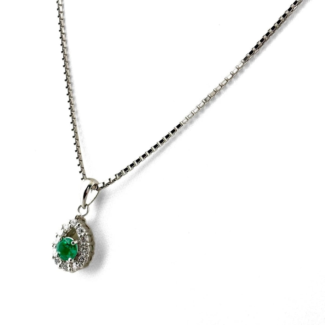 EMERALD PLATINUM PENDANT MELEE DIAMOND NECKLACE: Emerald Platinum Pendant Melee Diamond Necklace Brand: Unbranded Type/Style: Necklace Material: Pt900, Main Stone Emerald /Secondary Stone:Natural Color: None Size: 18.3x8.4mm(0.7") Accessories: N