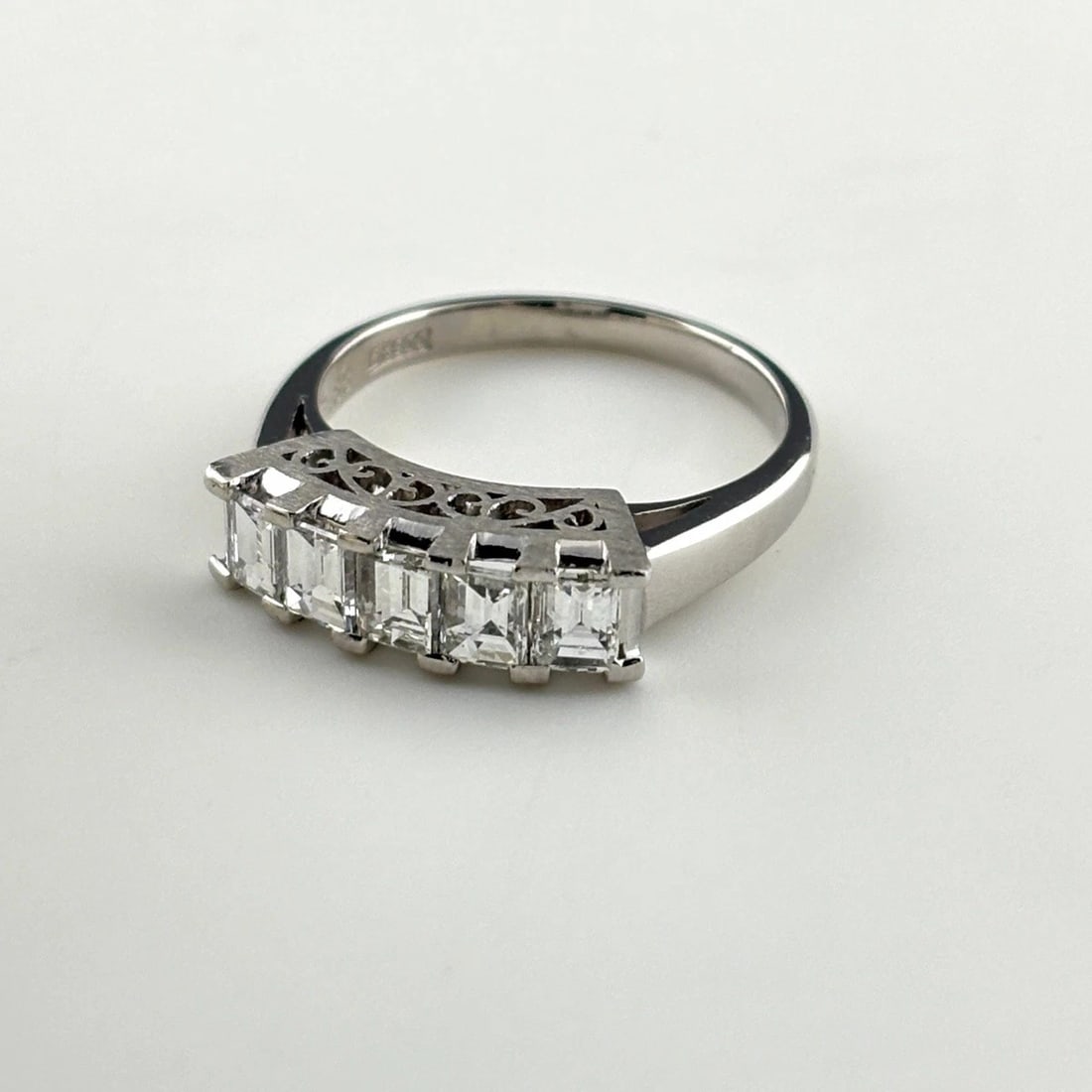 MELEE DIAMOND DESIGN RING PLATINUM RING PT900 DIAMOND: Melee Diamond Design Ring Platinum Ring Pt900 Diamond Brand: Unbranded Type/Style: Ring Material: Pt900, Main Stone Natural Color: None Size: US5 Accessories: None Accessories Notice: When purchasing