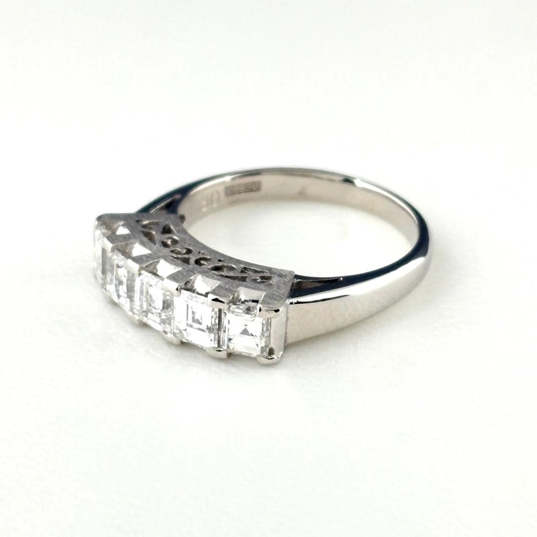 DIAMOND DESIGN RING PLATINUM RING PT900 DIAMOND: Diamond Design Ring Platinum Ring Pt900 Diamond Brand: Unbranded Type/Style: Ring Material: Pt900, Main Stone Natural Color: None Size: US5.5 to 6 Accessories: None Accessories Notice: When