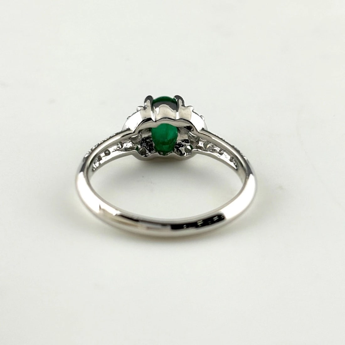 EMERALD DESIGN RING PLATINUM MELEE DIAMOND RING - 3