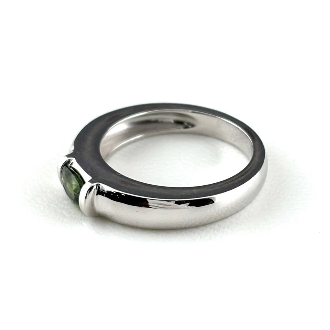 CHAUMET JOYA RING PERIDOT RING 750 PERIDOT: Chaumet Joya Ring Peridot Ring 750 Peridot Brand: Chaumet Type/Style: Ring Material: 750, Main Stone None Color: None Size: US6.5 to 7 Accessories: None Accessories Notice: When purchasing pre-owned