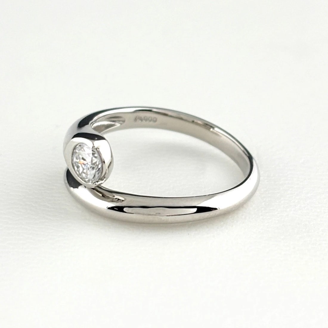 DIAMOND DESIGN RING PLATINUM RING PT900 DIAMOND: Diamond Design Ring Platinum Ring Pt900 Diamond Brand: Unbranded Type/Style: Ring Material: Pt900, Main Stone Natural Color: None Size: US6.5 to 7 Accessories: None Accessories Notice: When