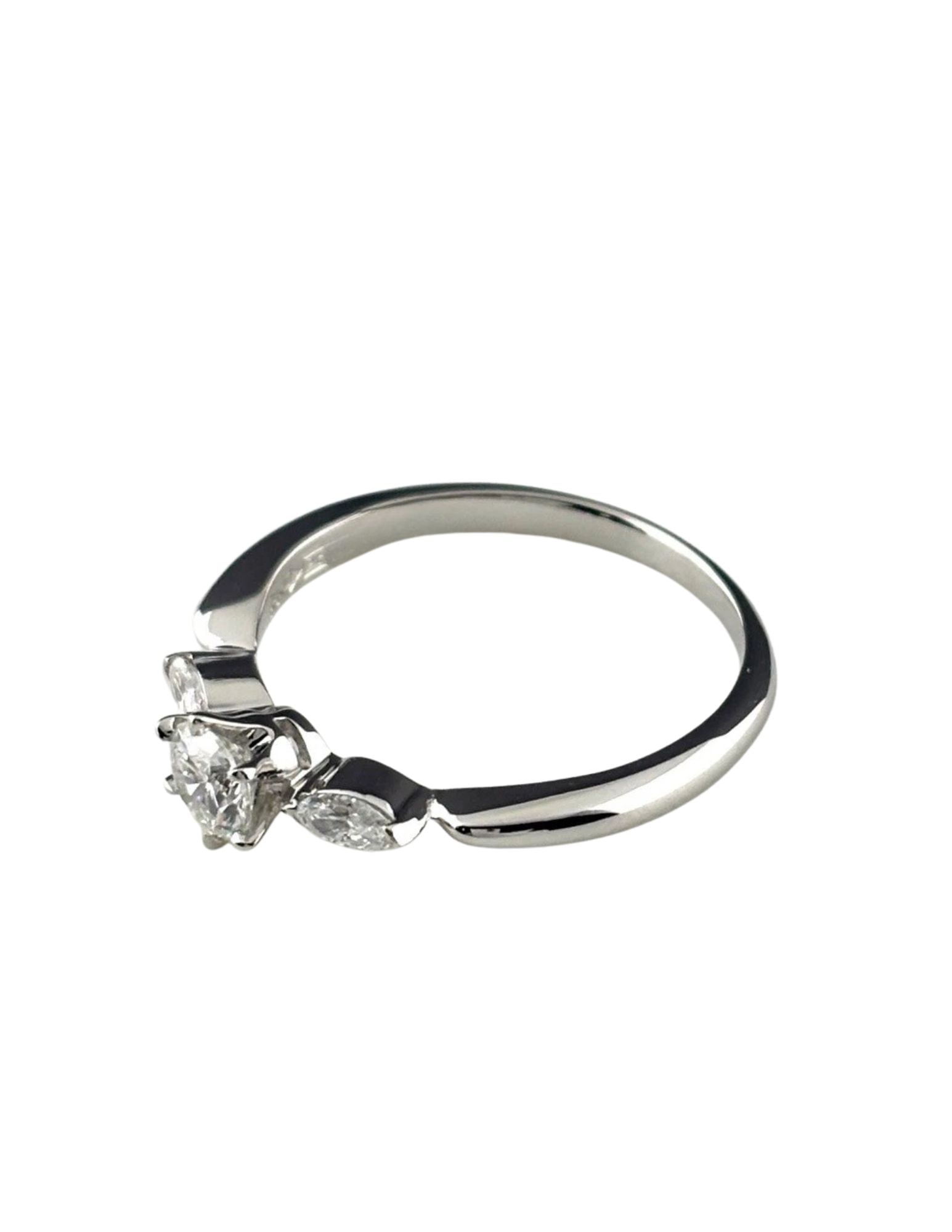 DIAMOND PLATINUM MELEE DIAMOND RING: Diamond Platinum Melee Diamond Ring Brand: Unbranded Type/Style: Ring Material: Pt900, Main Stone Natural Color: None Size: US6.5 Accessories: None Accessories Notice: When purchasing pre-owned