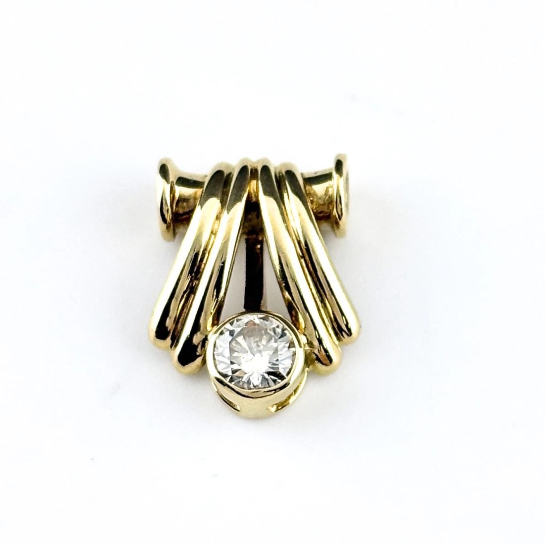 DIAMOND DESIGN PENDANT HEAD YG 18K: Diamond Design Pendant Head Yg 18K Brand: Unbranded Type/Style: Pendant Head Material: 18K YG, Main Stone Natural Color: YG Size: 13.1x9.4mm(0.5") Accessories: None Accessories Notice: When