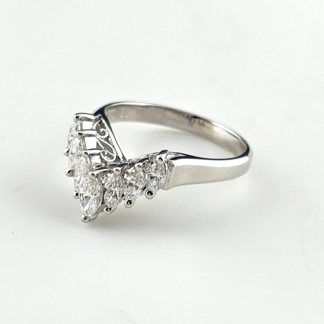 MELEE DIAMOND DESIGN RING PLATINUM RING PT900 DIAMOND: Melee Diamond Design Ring Platinum Ring Pt900 Diamond Brand: Unbranded Type/Style: Ring Material: Pt900, Main Stone Natural Color: None Size: US6.5 Accessories: None Accessories Notice: When