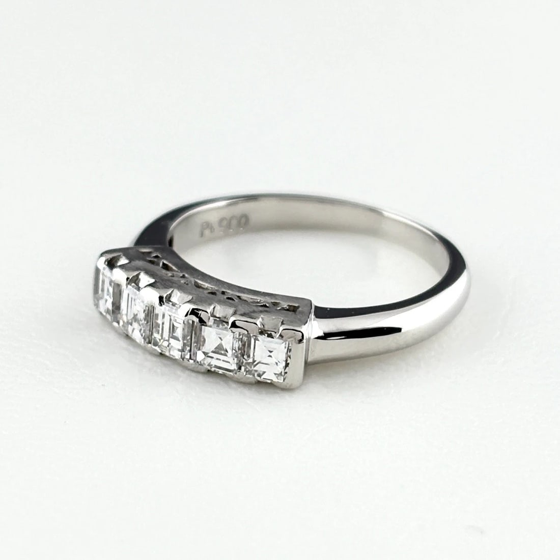 MELEE DIAMOND DESIGN RING PLATINUM RING PT900 DIAMOND: Melee Diamond Design Ring Platinum Ring Pt900 Diamond Brand: Unbranded Type/Style: Ring Material: Pt900, Main Stone Natural Color: None Size: US5 Accessories: None Accessories Notice: When purchasing