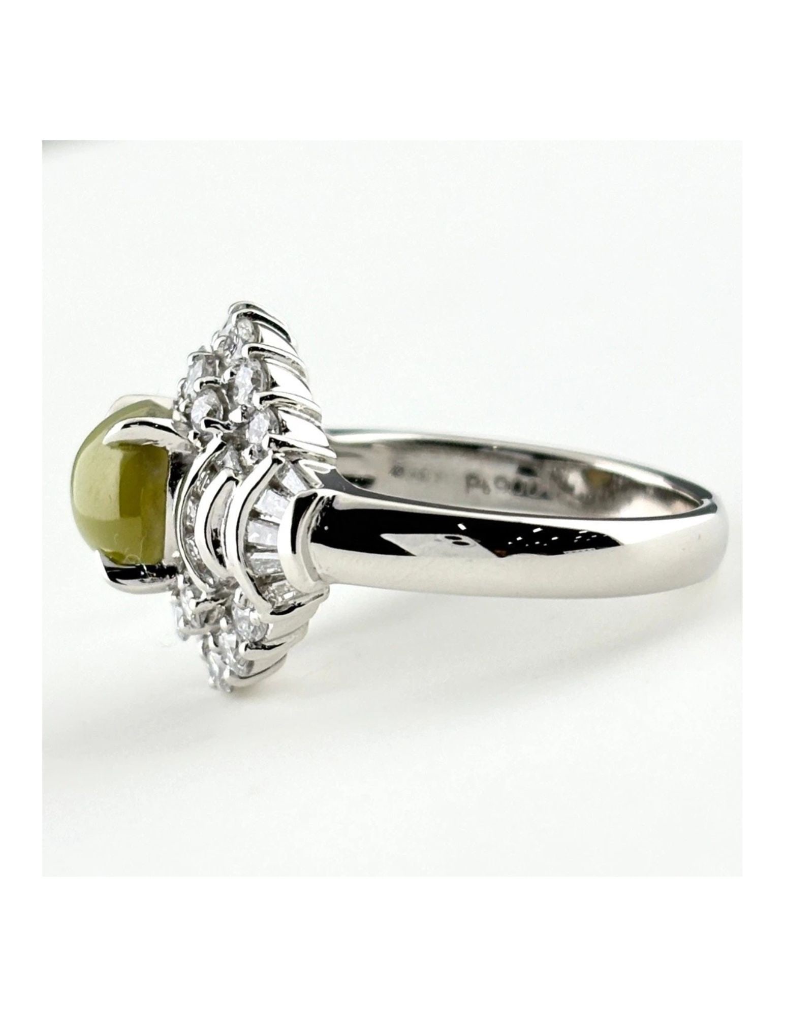 CHRYSOBERYL CAT'S EYE DESIGN RING PLATINUM RING: Chrysoberyl Cat'S Eye Design Ring Platinum Ring Brand: Unbranded Type/Style: Ring Material: Pt900, Main Stone Chrysoberyl /Secondary Stone:Natural Color: None Size: US7 to 7.5 Accessories: None