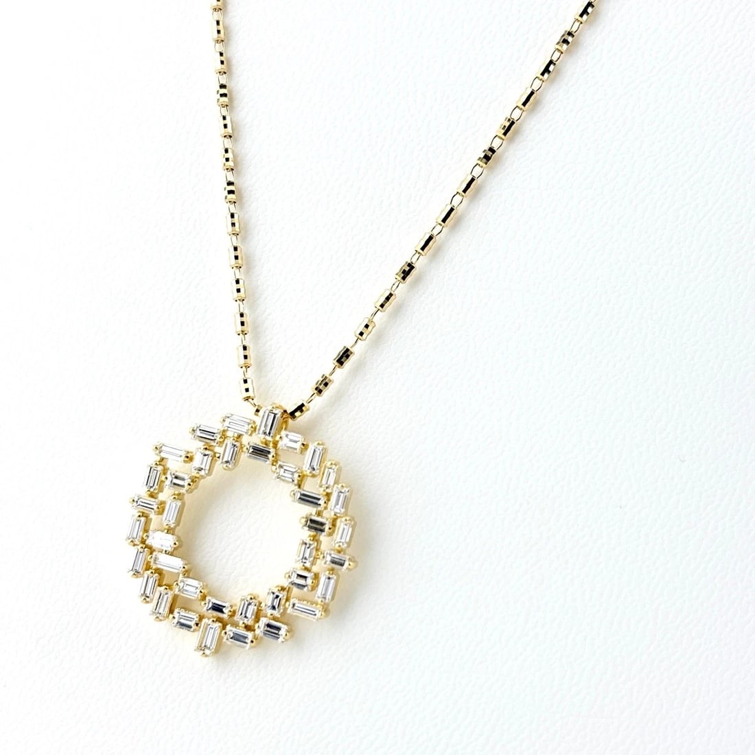 MELEE DIAMOND DESIGN NECKLACE YG PENDANT NECKLACE: Melee Diamond Design Necklace Yg Pendant Necklace Brand: Unbranded Type/Style: Necklace Material: 18K YG, Main Stone Natural Color: YG Size: 28.6x26.7mm(1.1") Accessories: None Accessories Notice:
