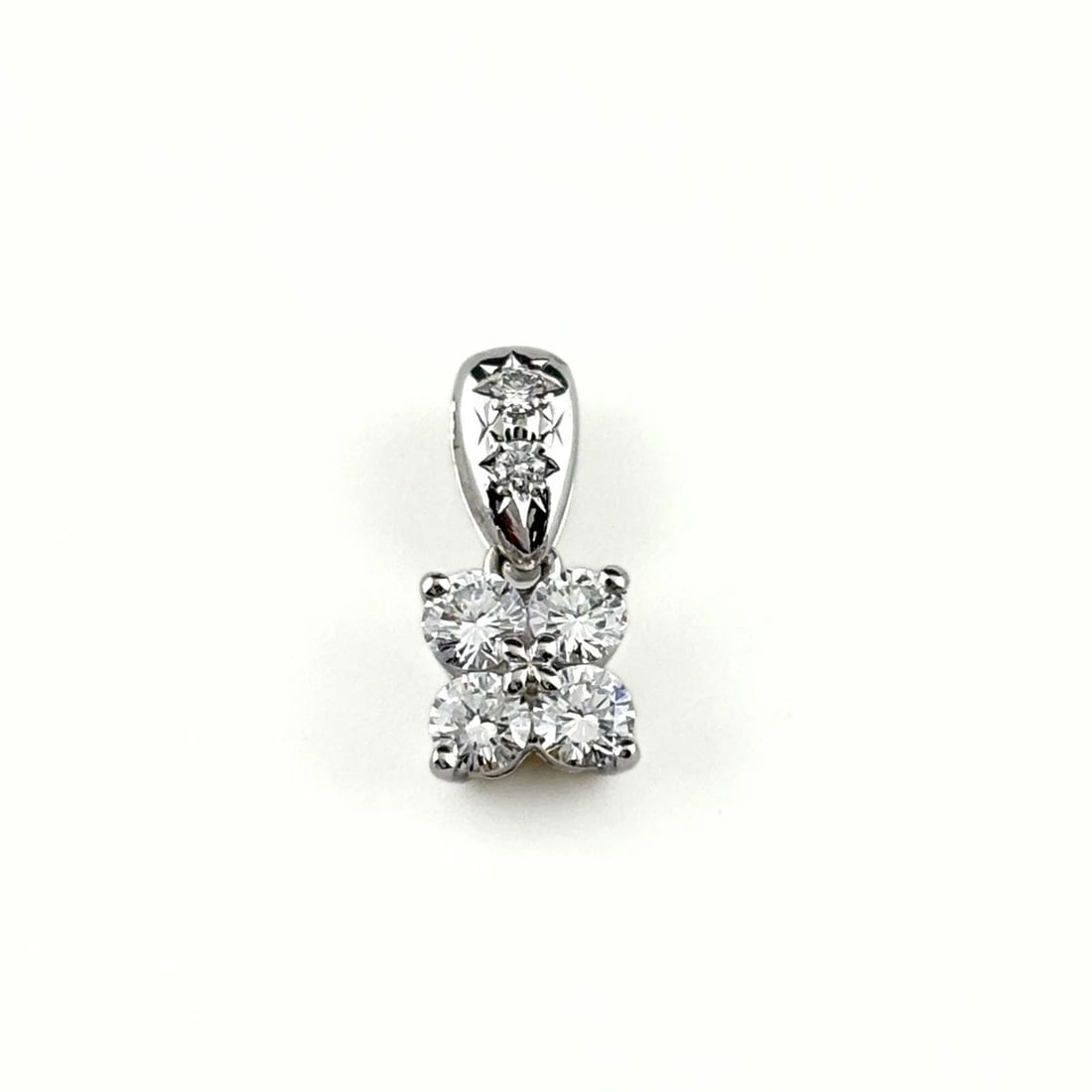 TASAKI MELEE DIAMOND PENDANT HEAD PLATINUM: Tasaki Melee Diamond Pendant Head Platinum Brand: TASAKI Type/Style: Pendant Head Material: Pt900, Main Stone Natural Color: None Size: 12.1x5.7mm(0.5") Accessories: None Accessories Notice: When