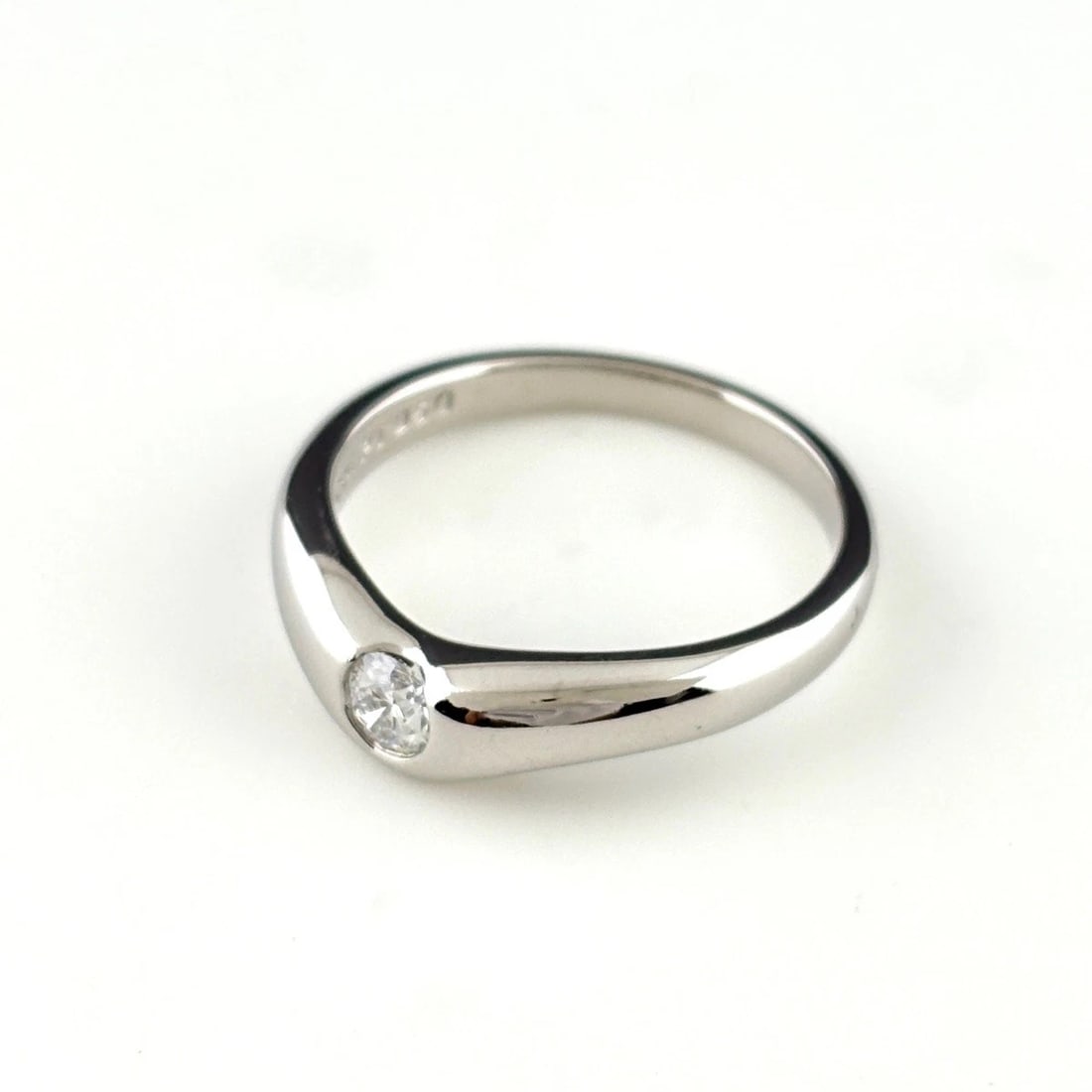 TIFFANY&CO. CURVED BAND RING PLATINUM RING: Tiffany&Co. Curved Band Ring Platinum Ring Brand: TIFFANY&Co. Type/Style: Ring Material: Pt950, Main Stone Natural Color: None Size: US7 to 7.5 Accessories: None Accessories Notice: When p
