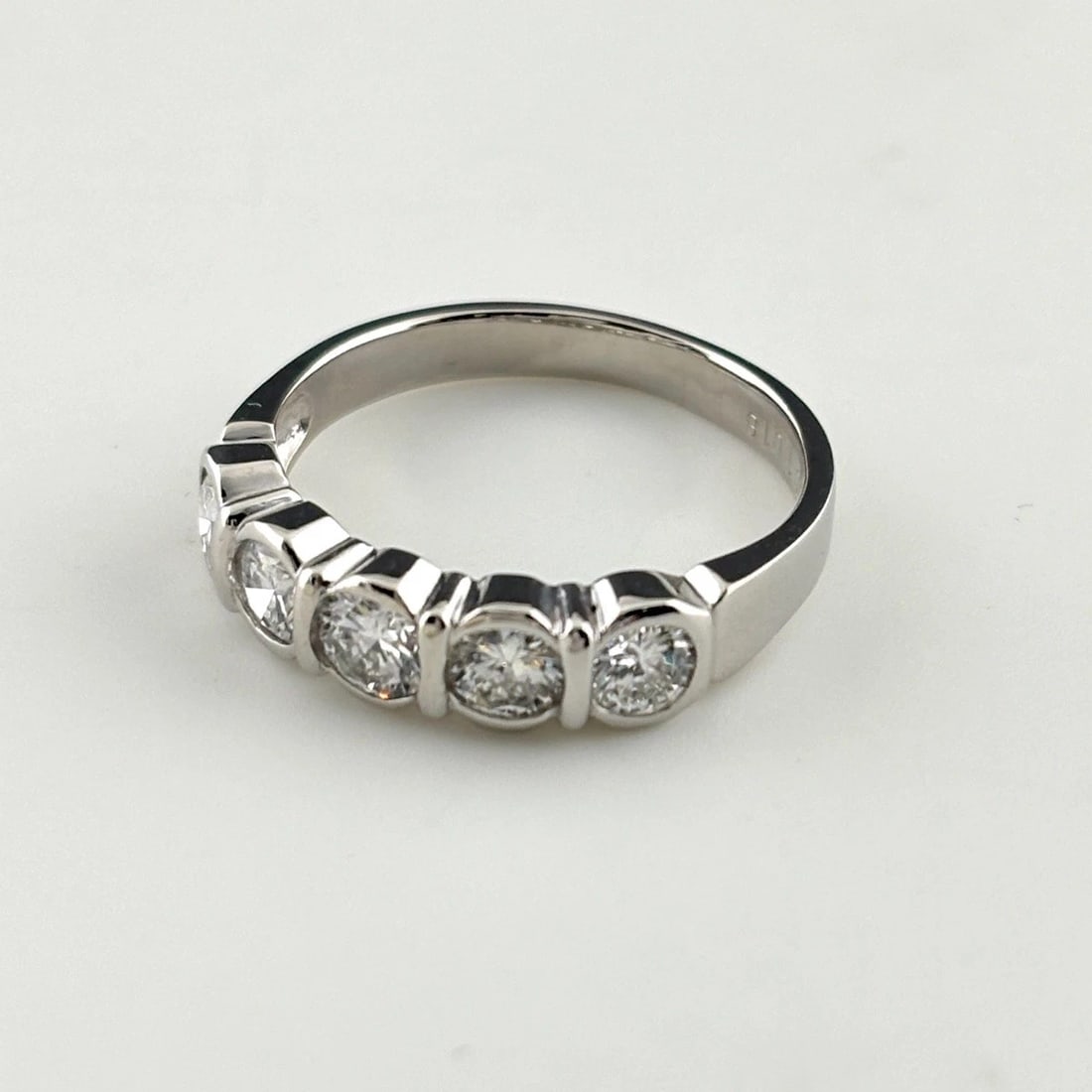 DIAMOND DESIGN RING PLATINUM RING PT900 DIAMOND: Diamond Design Ring Platinum Ring Pt900 Diamond Brand: Unbranded Type/Style: Ring Material: Pt900, Main Stone Natural Color: None Size: US8 Accessories: None Accessories Notice: When purchasing
