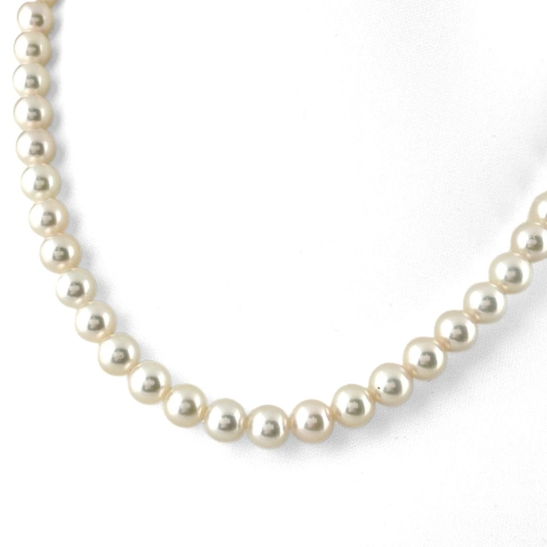 PEARL DESIGN NECKLACE SV SILVER PEARL NECKLACE: Pearl Design Necklace Sv Silver Pearl Necklace Brand: Unbranded Type/Style: Necklace Material: SV, Main Stone Pearl /Secondary Stone:Natural Color: None Size: 43cm(16.9") Accessories: None