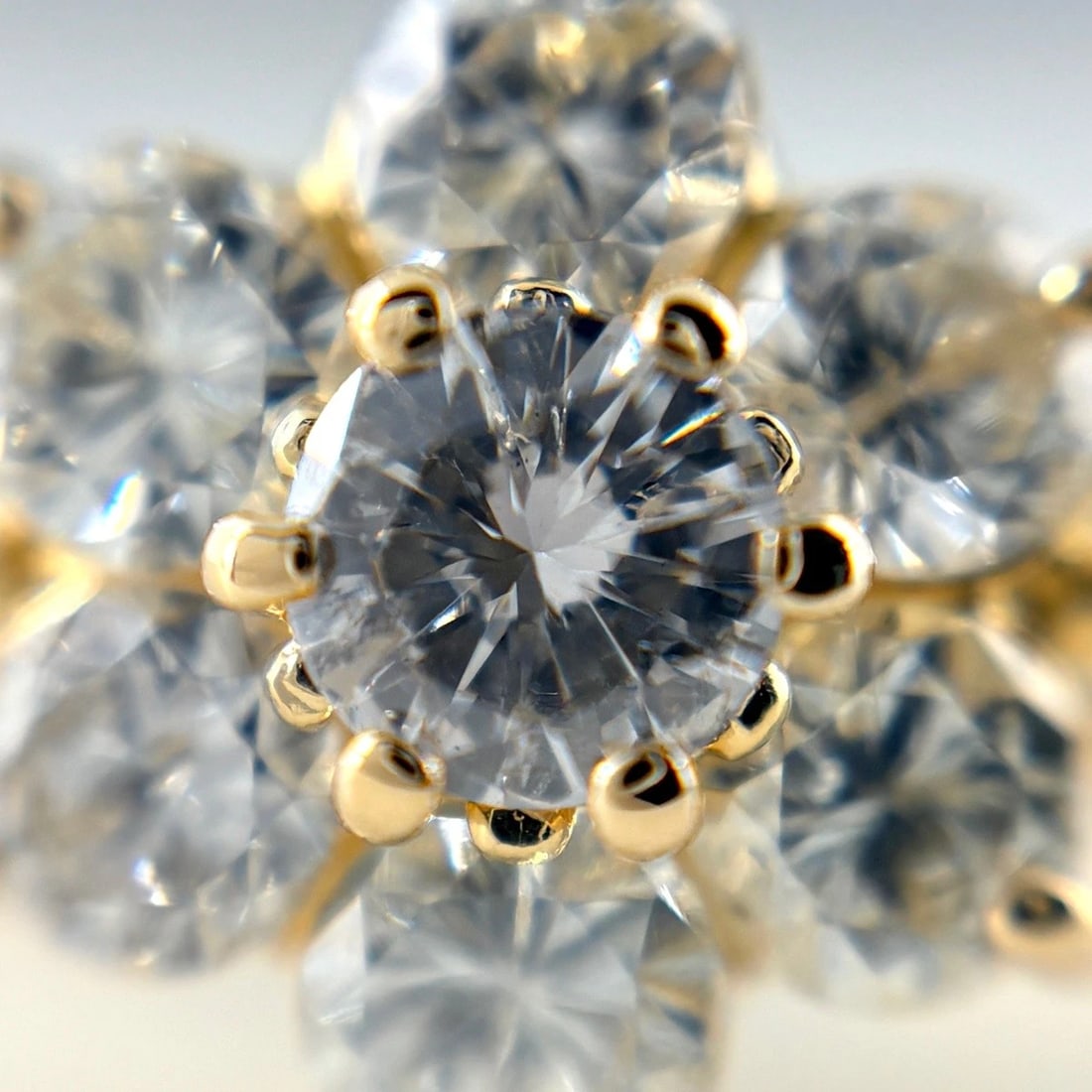 FLOWER MOTIF DESIGN RING YG MELEE DIAMOND FLOWER RING: Flower Motif Design Ring Yg Melee Diamond Flower Ring Brand: Unbranded Type/Style: Ring Material: 18K YG, Main Stone Natural Color: YG Size: US6 to 6.5 Accessories: None Accessories Notice