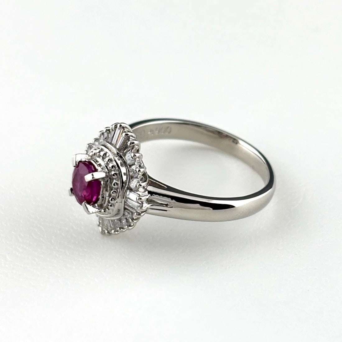 RUBY PLATINUM RING MELEE DIAMOND RING PT900: Ruby Platinum Ring Melee Diamond Ring Pt900 Brand: Unbranded Type/Style: Ring Material: Pt900, Main Stone Ruby /Secondary Stone:Natural Color: None Size: US6 to 6.5 Accessories: None Accessories