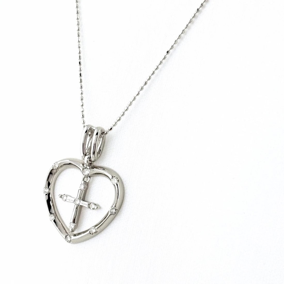 CROSS MOTIF DESIGN NECKLACE WG PENDANT MELEE DIAMOND: Cross Motif Design Necklace Wg Pendant Melee Diamond Brand: Unbranded Type/Style: Necklace Material: 18K WG, Main Stone Natural Color: WG Size: 25.2x18.2mm(1.0") Accessories: None Accessories Notice: