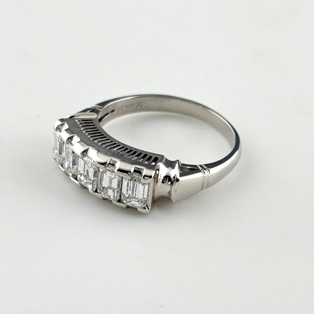 MELEE DIAMOND DESIGN RING PLATINUM RING PT850 DIAMOND: Melee Diamond Design Ring Platinum Ring Pt850 Diamond Brand: Unbranded Type/Style: Ring Material: Pt850, Main Stone Natural Color: None Size: US4 to 4.5 Accessories: None Accessories Notice: When