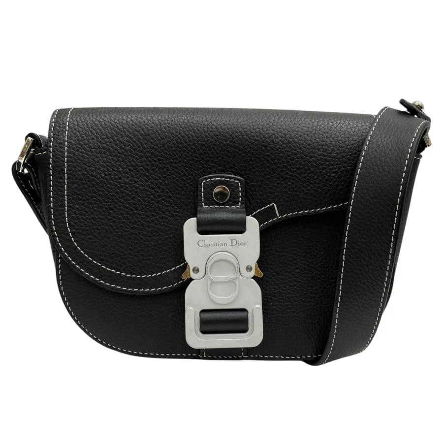 CHRISTIAN DIOR BAG: SADDLE MESSENGER BAG: CHRISTIAN DIOR Bag: Saddle Messenger Bag Brand: Christian Dior Type/Style: Shoulder Bag Material: Exterior Material Leather Color: Exterior Color Black Size: (approx. W7.5 ? H5.5 ? D2.4 inch)