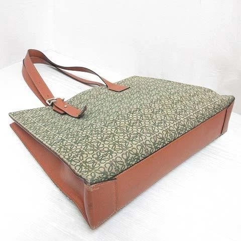 LOEWE BAG: BUCKLE HORIZONTAL TOTE GREEN: LOEWE Bag: Buckle Horizontal Tote Green Brand: LOEWE Type/Style: Tote Material: Exterior Material Jacquard / Leather Color: Exterior Color Green Size: (approx. W15.4 ? H12.6 ? D3.5 inch) Accessories: