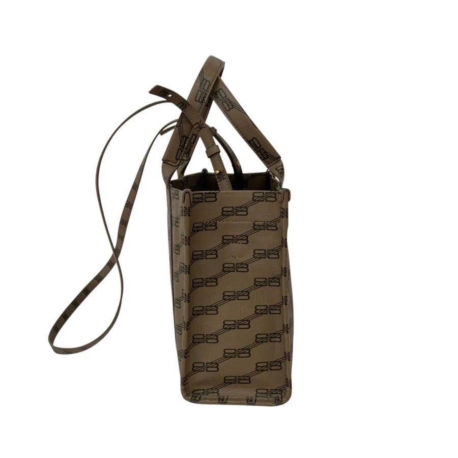BALENCIAGA BAG: HARDWARE SMALL TOTE: BALENCIAGA Bag: Hardware Small Tote Brand: BALENCIAGA Type/Style: Tote Material: Exterior Material Leather Color: Exterior Color Beige Size: (approx. W11.0 ? H8.3 ? D3.9 inch) Accessories: None