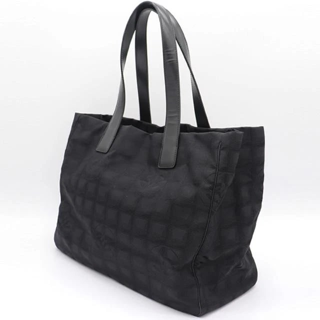 CHANEL BAG: TRAVEL LINE TOTE MM BLACK: CHANEL Bag: Travel Line Tote MM Black Brand: CHANEL Type/Style: Tote Material: Exterior Material Nylon / Leather Color: Exterior Color Black Size: (approx. W13.4 ? H10.6 ? D5.9 inch) Accessories:
