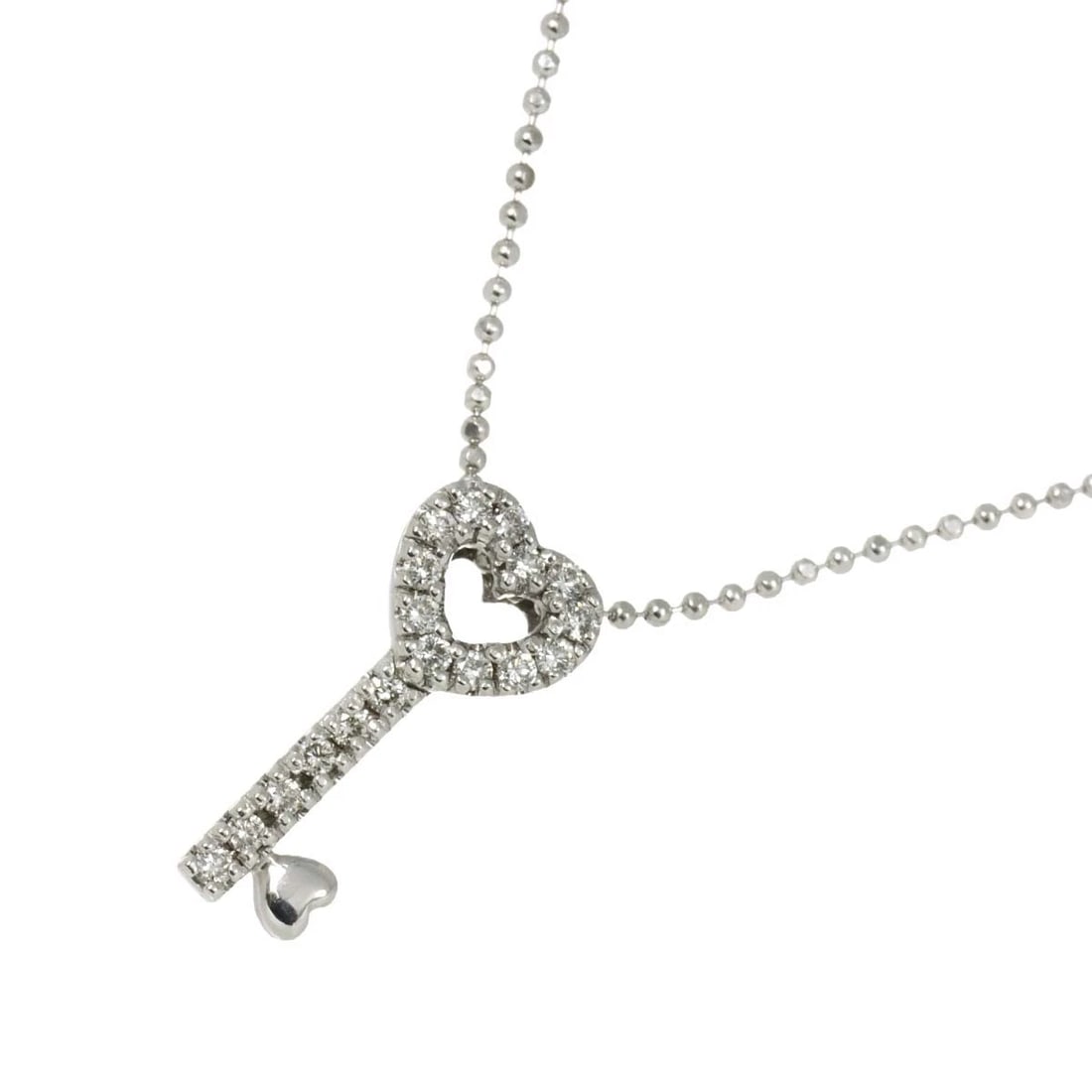PONTE VECCHIO HEART KEY MOTIF DIAMOND NECKLACE: Ponte Vecchio Heart Key Motif Diamond Necklace Brand: Ponte Vecchio Type/Style: Necklace Material: 750 White Gold, Color: White Gold Size: internal circumference of the chain:15.7inch to 14.2inch Top