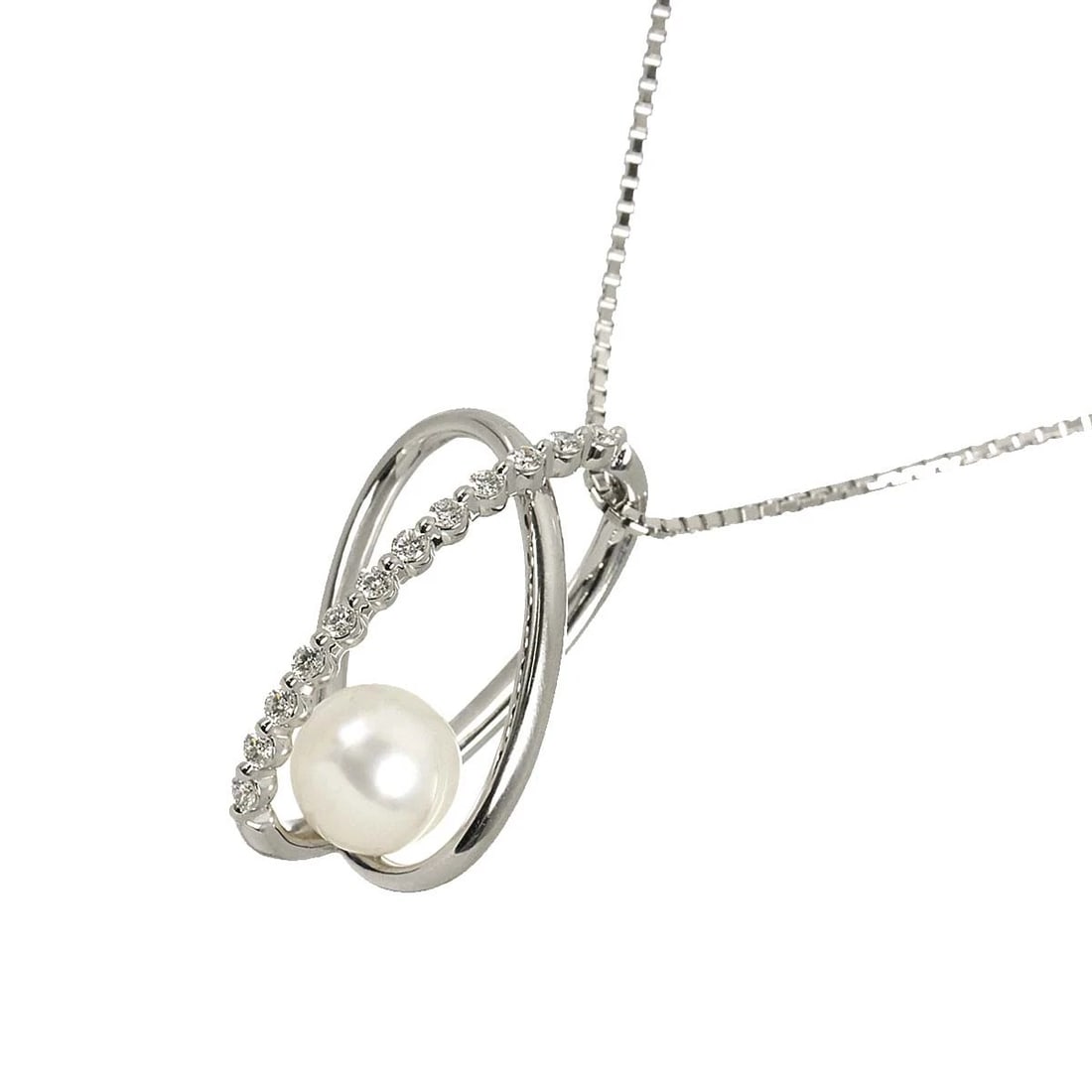 TASAKI AKOYA PEARL DIAMOND NECKLACE: TASAKI Akoya Pearl Diamond Necklace Brand: TASAKI Type/Style: Necklace Material: 750 White Gold, Color: White Gold Size: internal circumference of the chain: 19.7inch(Adjustable) Top Charm:W14 x