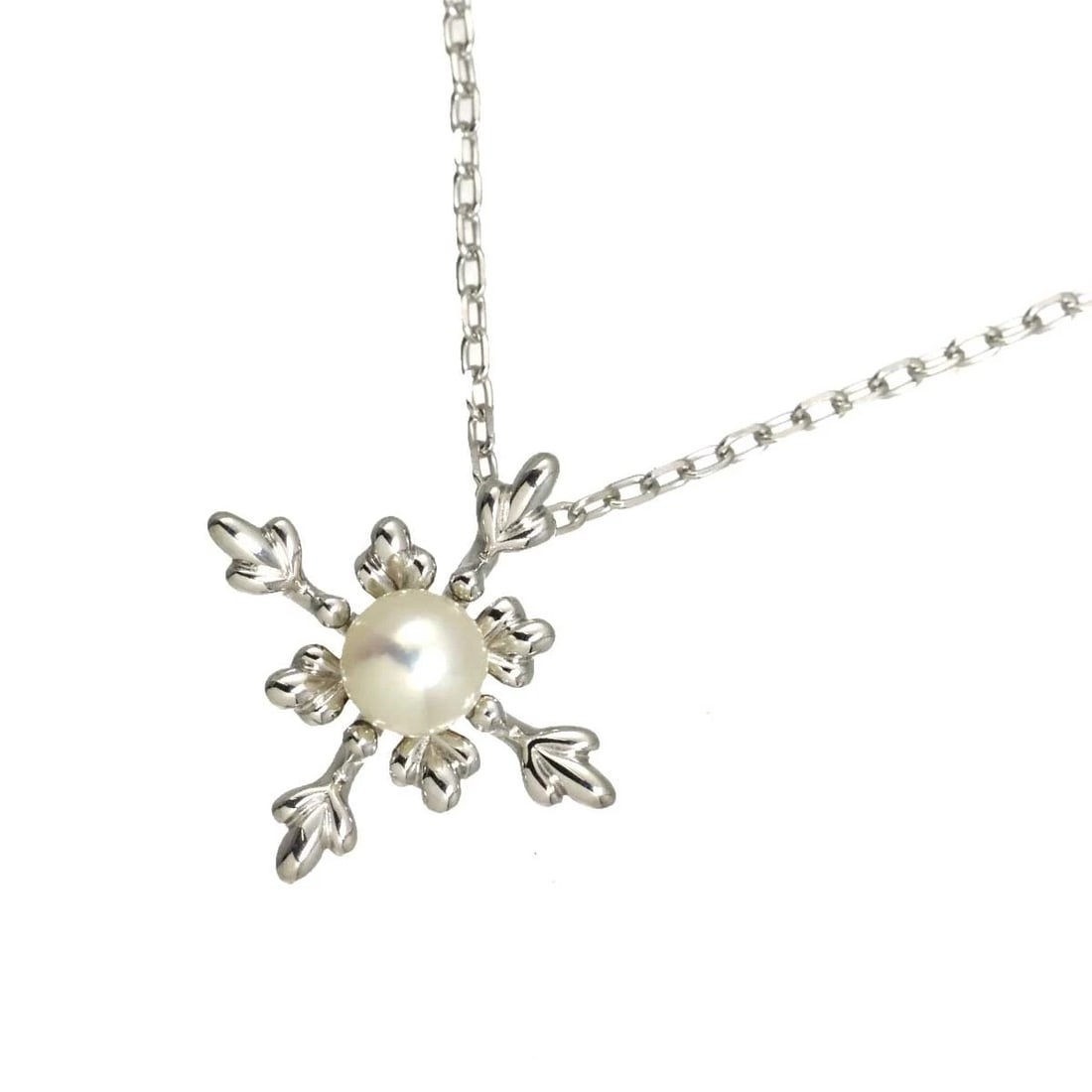 MIKIMOTO BABY PEARL NECKLACE WHITE GOLD 750: MIKIMOTO Baby Pearl Necklace White Gold 750 Brand: MIKIMOTO Type/Style: Necklace Material: 750 White Gold, Color: White Gold Size: internal circumference of the chain:15.7inch Top Charm:W15.8 x H16.2